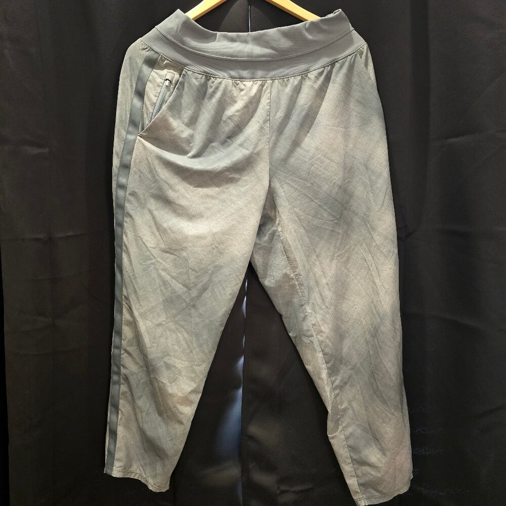 ATHLETA  Capri PANTS- size 12